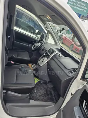 Toyota Voxy V 2WD 8-Seater 2010 White