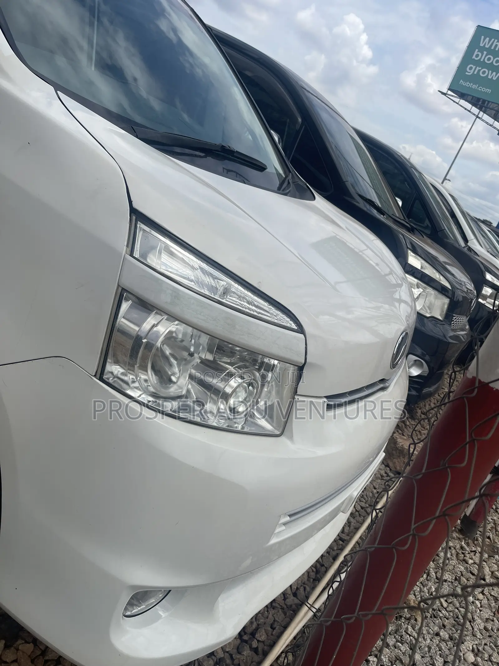 Toyota Voxy V 2WD 8-Seater 2010 White