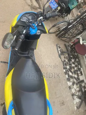 Yamaha Majesty 2023 Yellow