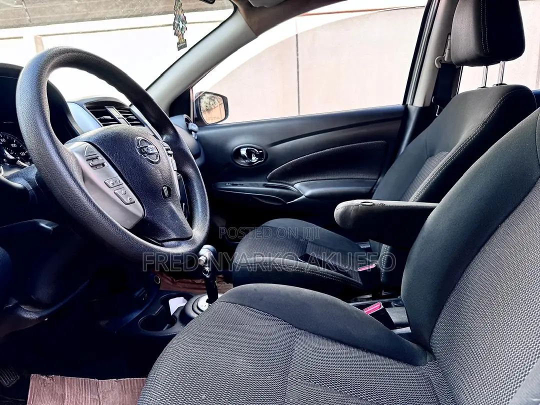 Nissan Versa 2017 Silver