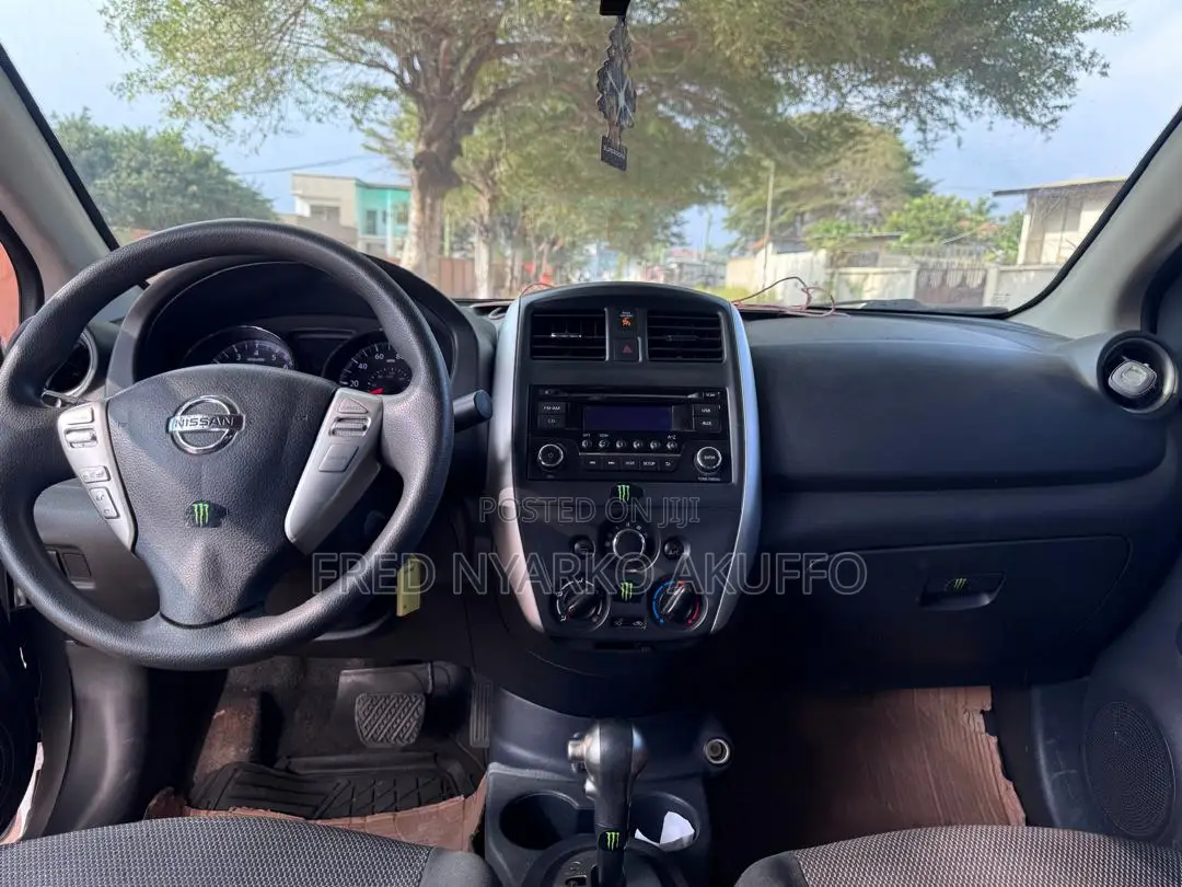 Nissan Versa 2017 Silver