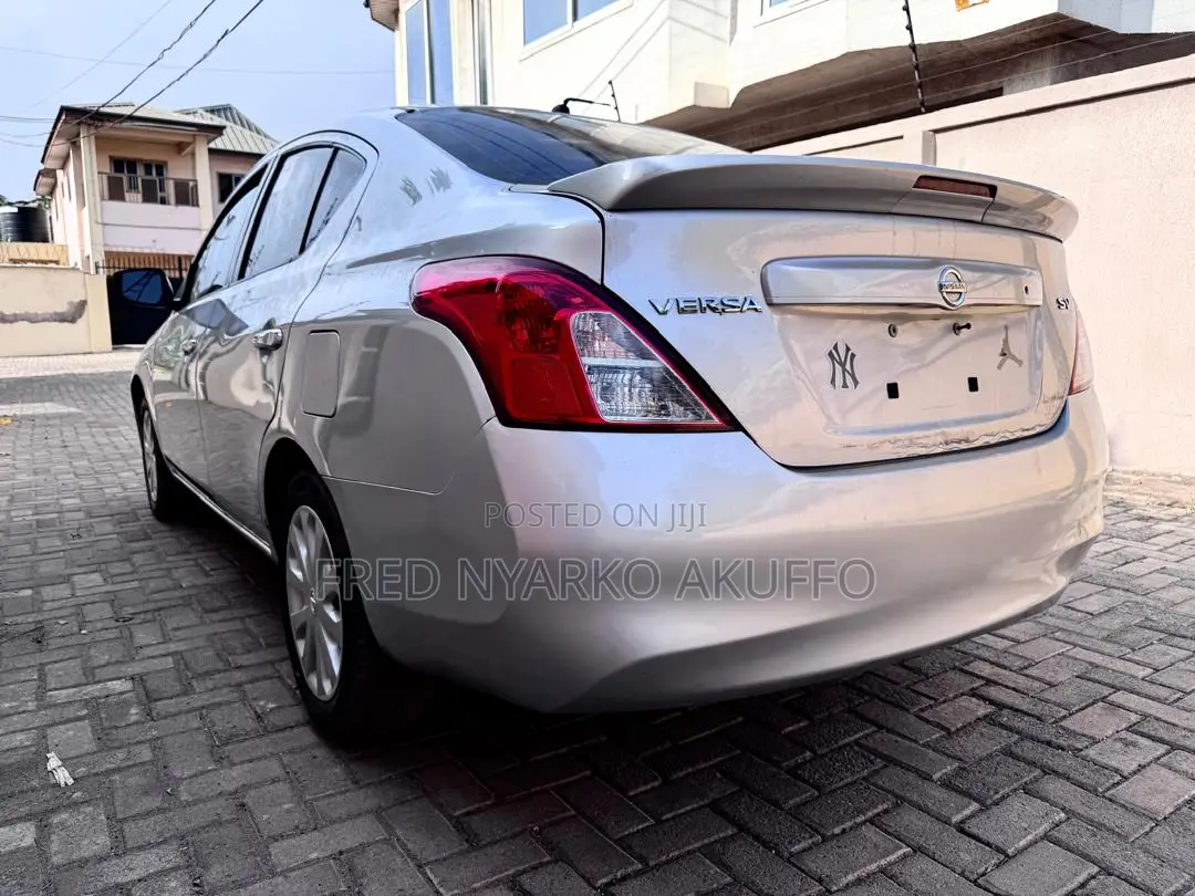 Nissan Versa 2017 Silver