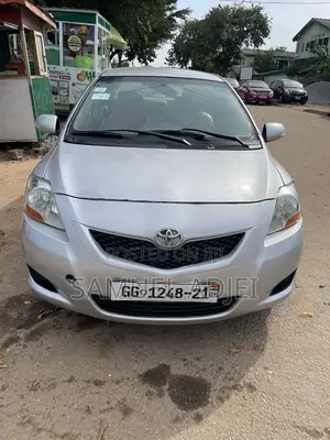 Toyota Belta 2010 Silver