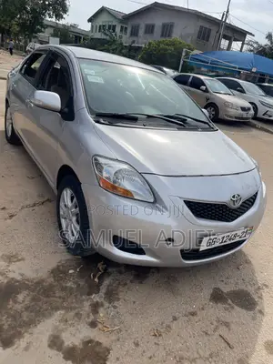 Toyota Belta 2010 Silver