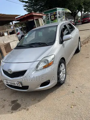Toyota Belta 2010 Silver