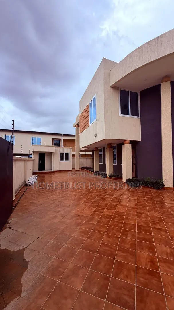 4bdrm Duplex in Ablekuma Ga Odumase, Pentecost for rent