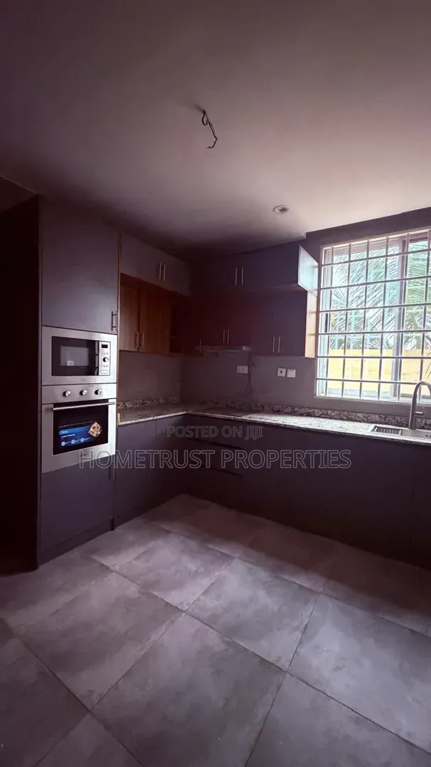 4bdrm Duplex in Ablekuma Ga Odumase, Pentecost for rent