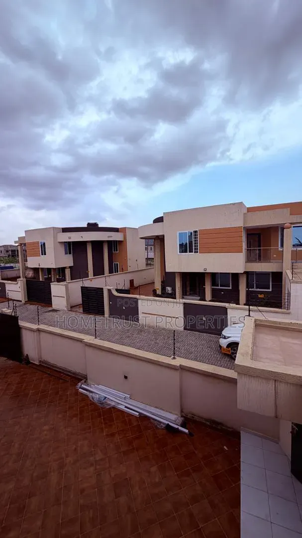 4bdrm Duplex in Ablekuma Ga Odumase, Pentecost for rent