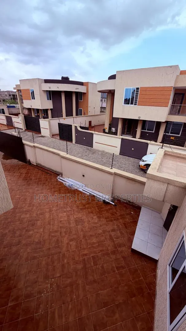 4bdrm Duplex in Ablekuma Ga Odumase, Pentecost for rent