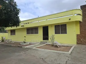 10bdrm Bungalow in UPSA Area for sale