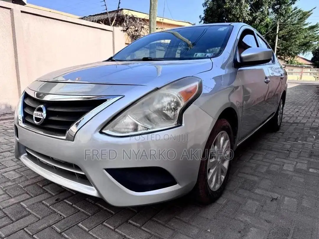 Nissan Versa 2017 Silver