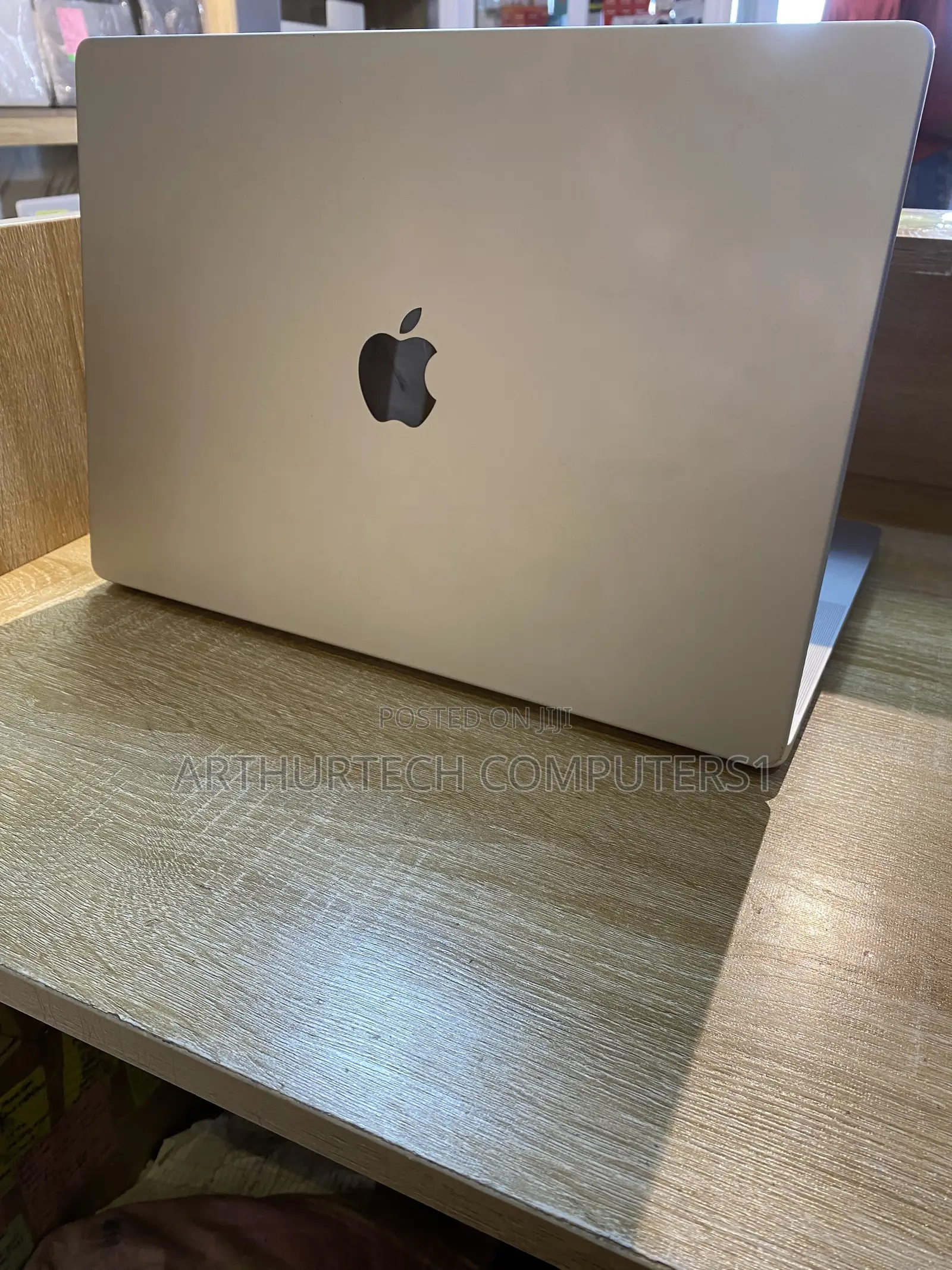Laptop Apple MacBook Pro 2021 M1 16GB Apple M1 Pro SSD 512GB
