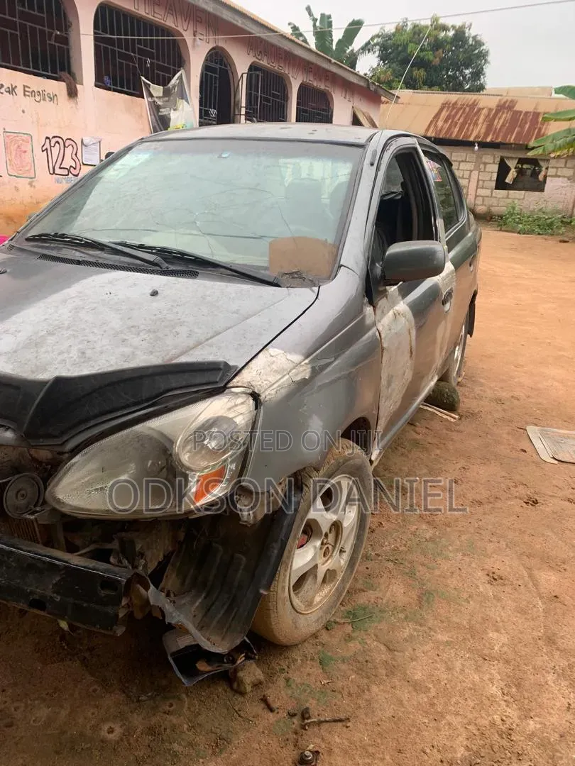 Toyota Echo 2006 Silver