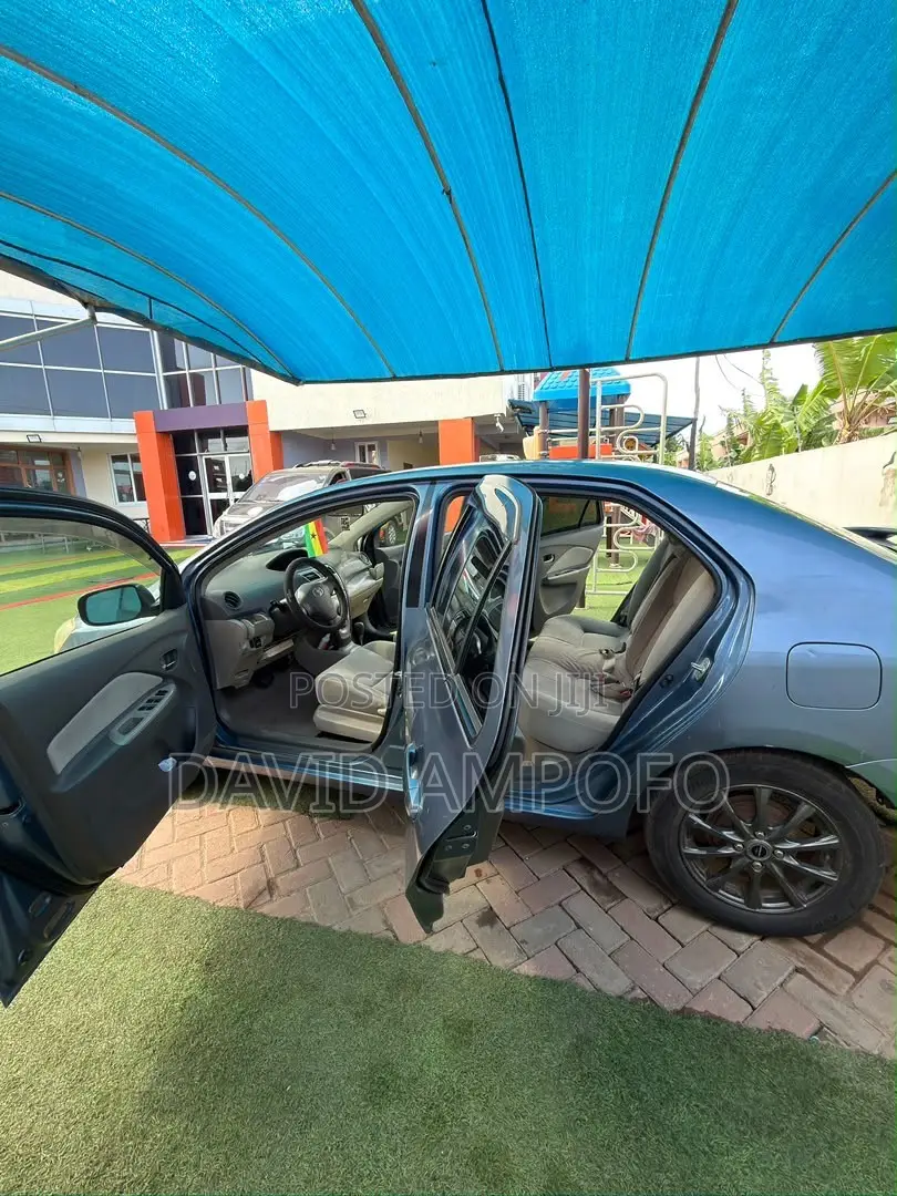 Toyota Belta 2009 Blue