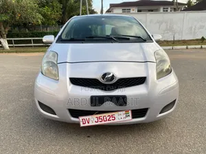Toyota Vitz 1.3 FWD 5dr 2010 Silver