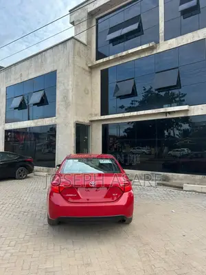 Toyota Corolla XLE 4dr Sedan (1.8L 4cyl CVT) 2017 Red