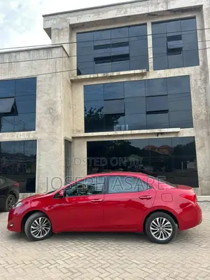 Toyota Corolla XLE 4dr Sedan (1.8L 4cyl CVT) 2017 Red