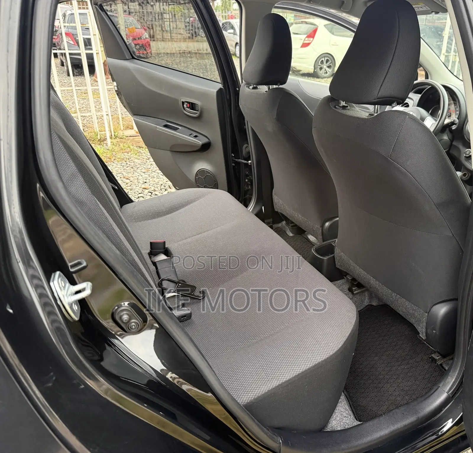 Toyota Vitz 1.3 AWD 3dr 2013 Black