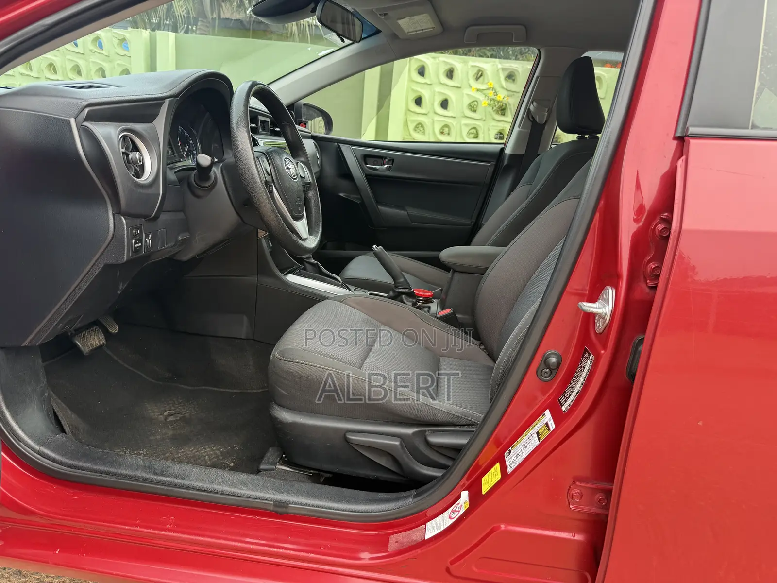 Toyota Corolla LE Eco (1.8L 4cyl 2A) 2018 Red