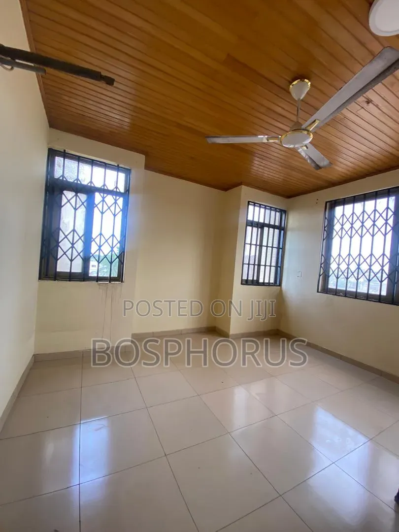 2bdrm Apartment in Lapaz, Nyanmekye for rent