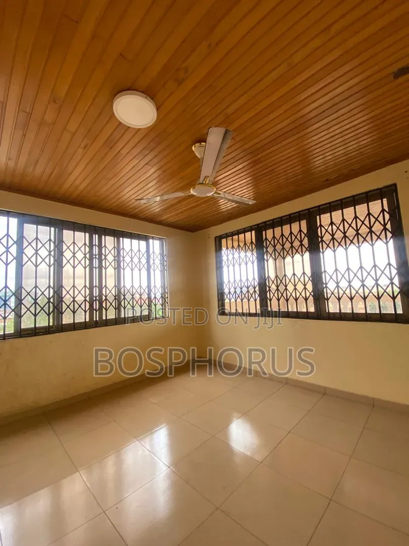 2bdrm Apartment in Lapaz, Nyanmekye for rent