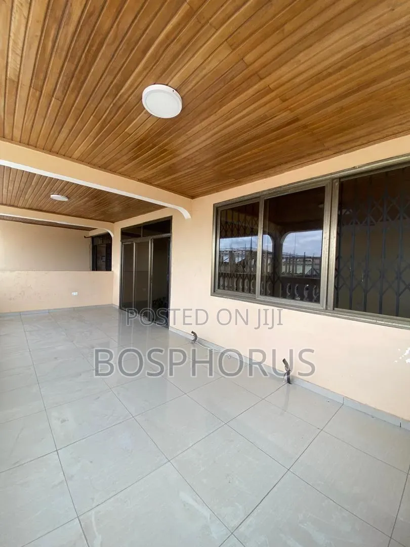 2bdrm Apartment in Lapaz, Nyanmekye for rent