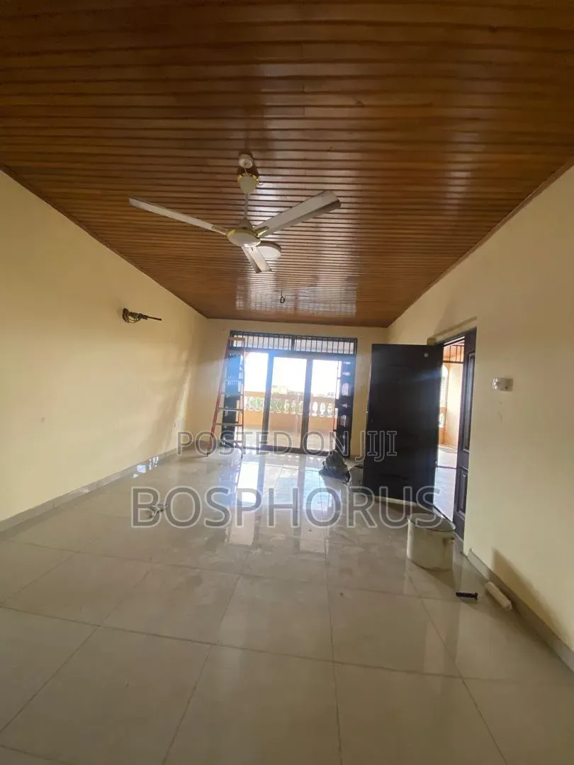 2bdrm Apartment in Lapaz, Nyanmekye for rent