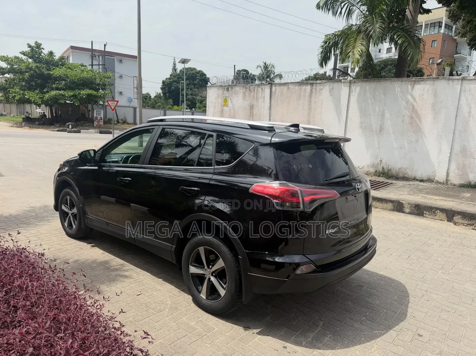 Toyota RAV4 LE AWD (2.5L 4cyl 6A) 2017 Black