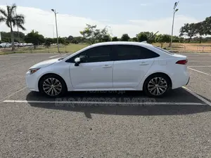 Toyota Corolla LE 2020 White