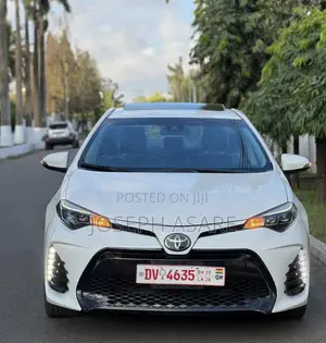 Toyota Corolla SE (1.8L 4cyl 6M) 2018 White