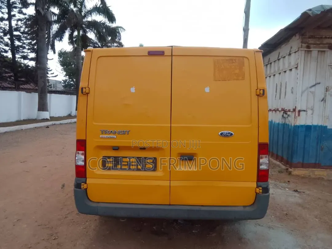 Ford Transit 2010 Yellow