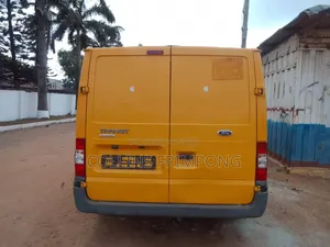 Ford Transit 2010 Yellow