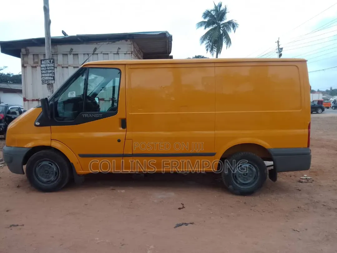 Ford Transit 2010 Yellow