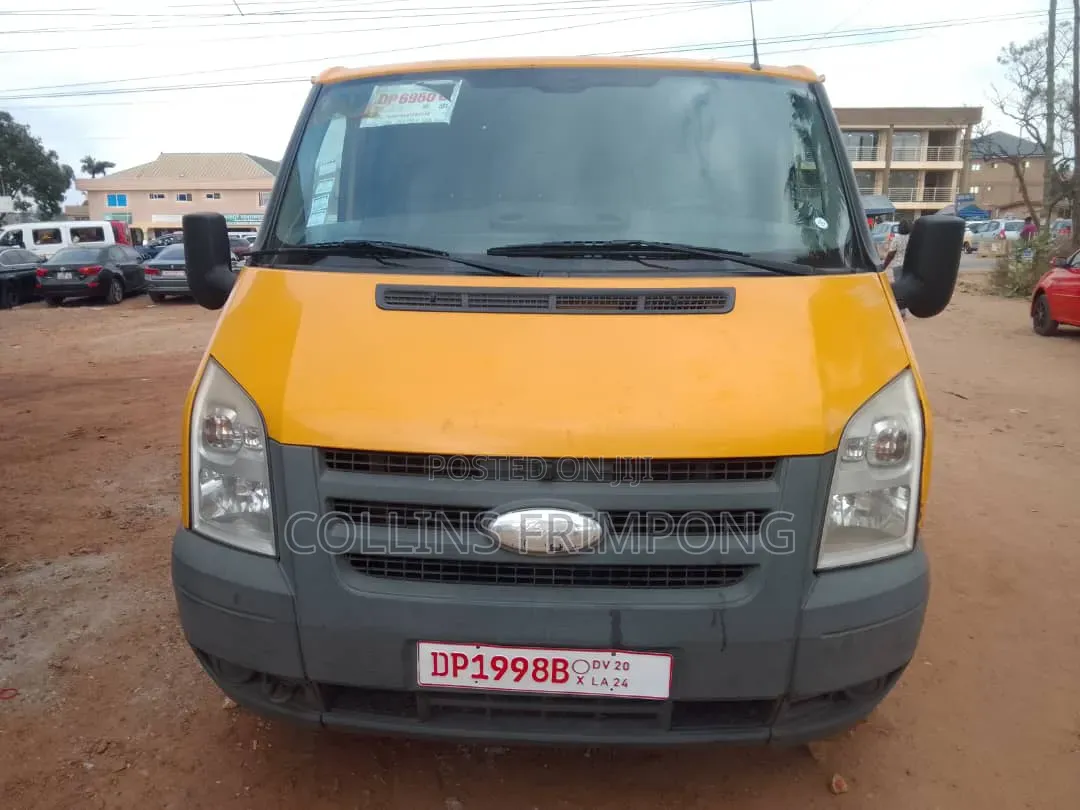 Ford Transit 2010 Yellow
