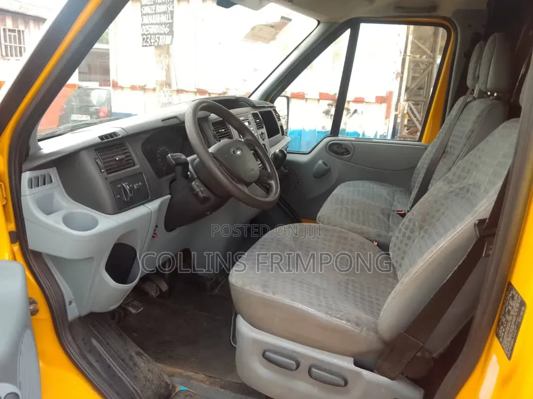 Ford Transit 2010 Yellow