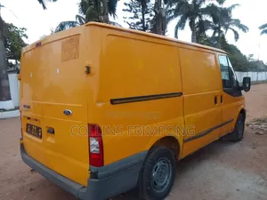 Ford Transit 2010 Yellow