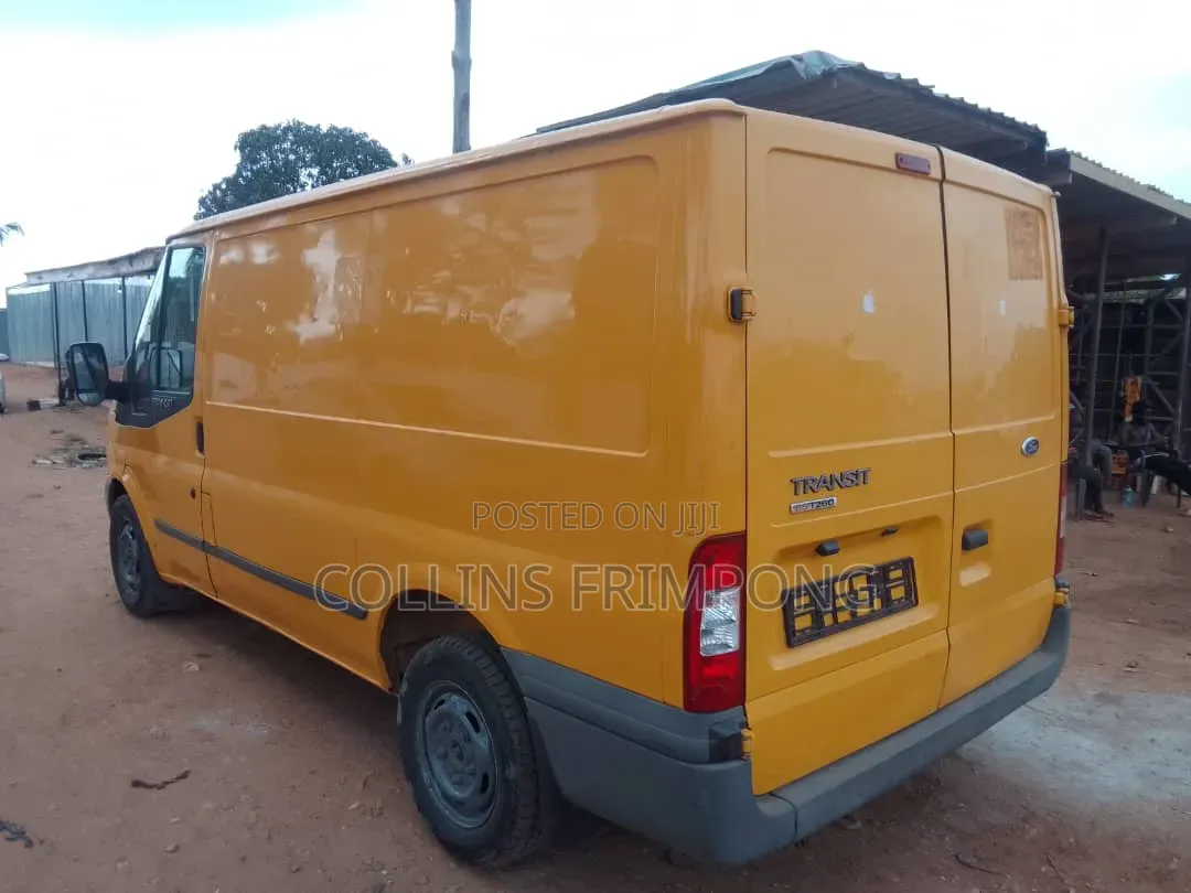 Ford Transit 2010 Yellow