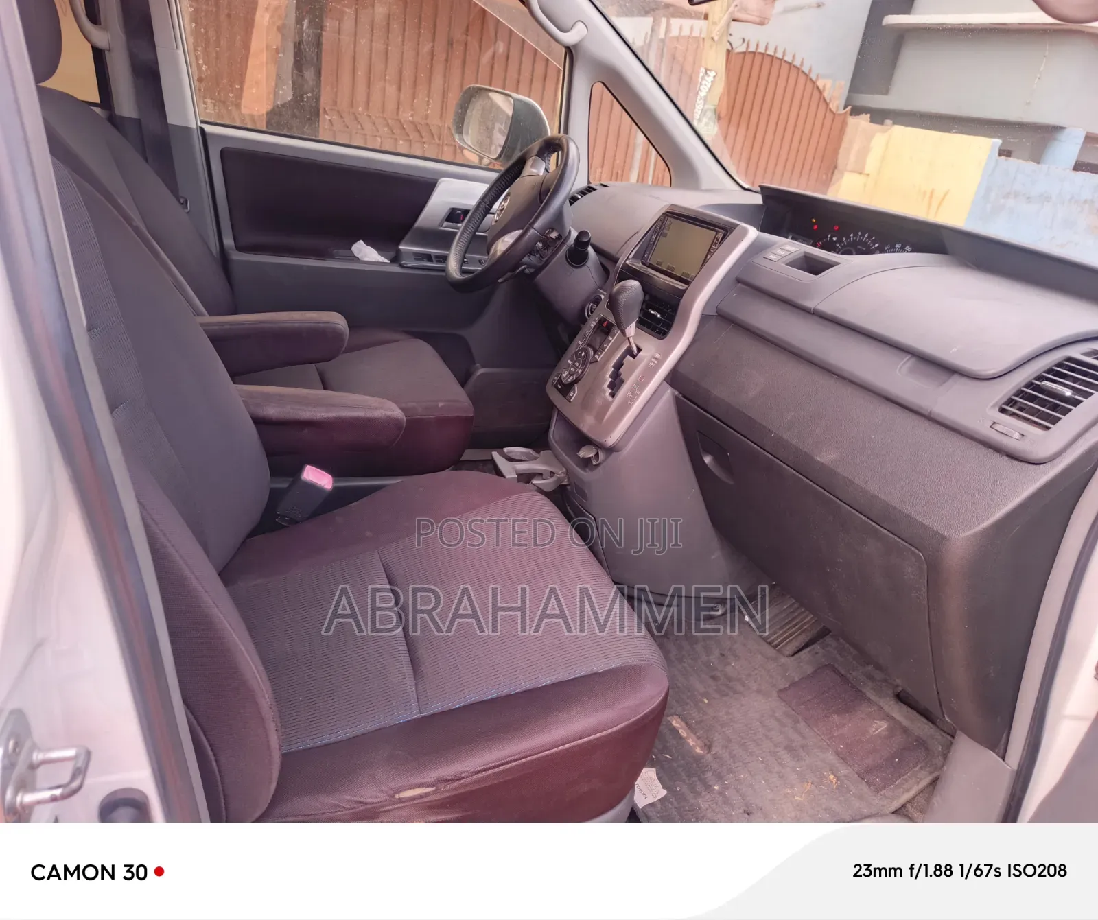 Toyota Voxy X 4WD 8-Seater 2010 White