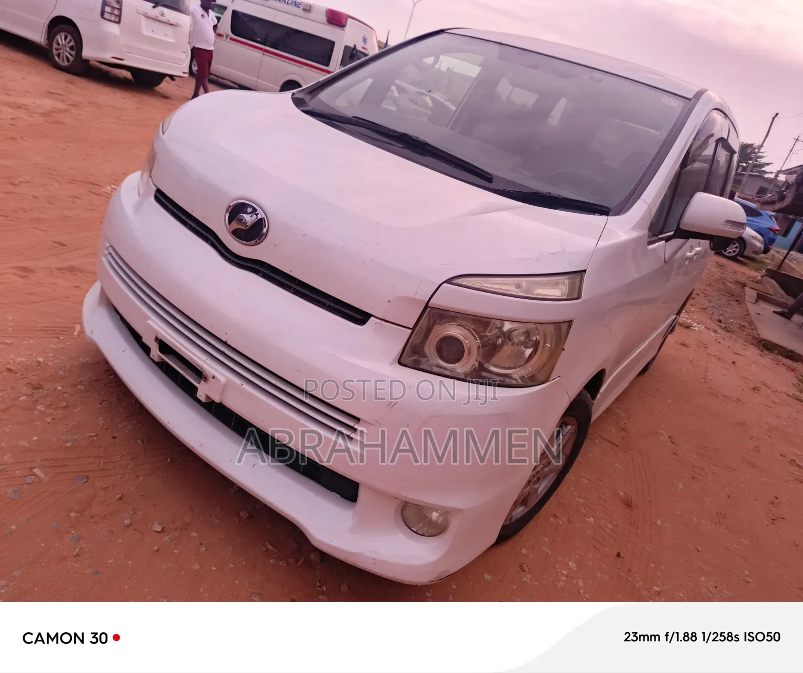 Toyota Voxy X 4WD 8-Seater 2010 White