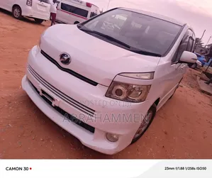 Toyota Voxy X 4WD 8-Seater 2010 White