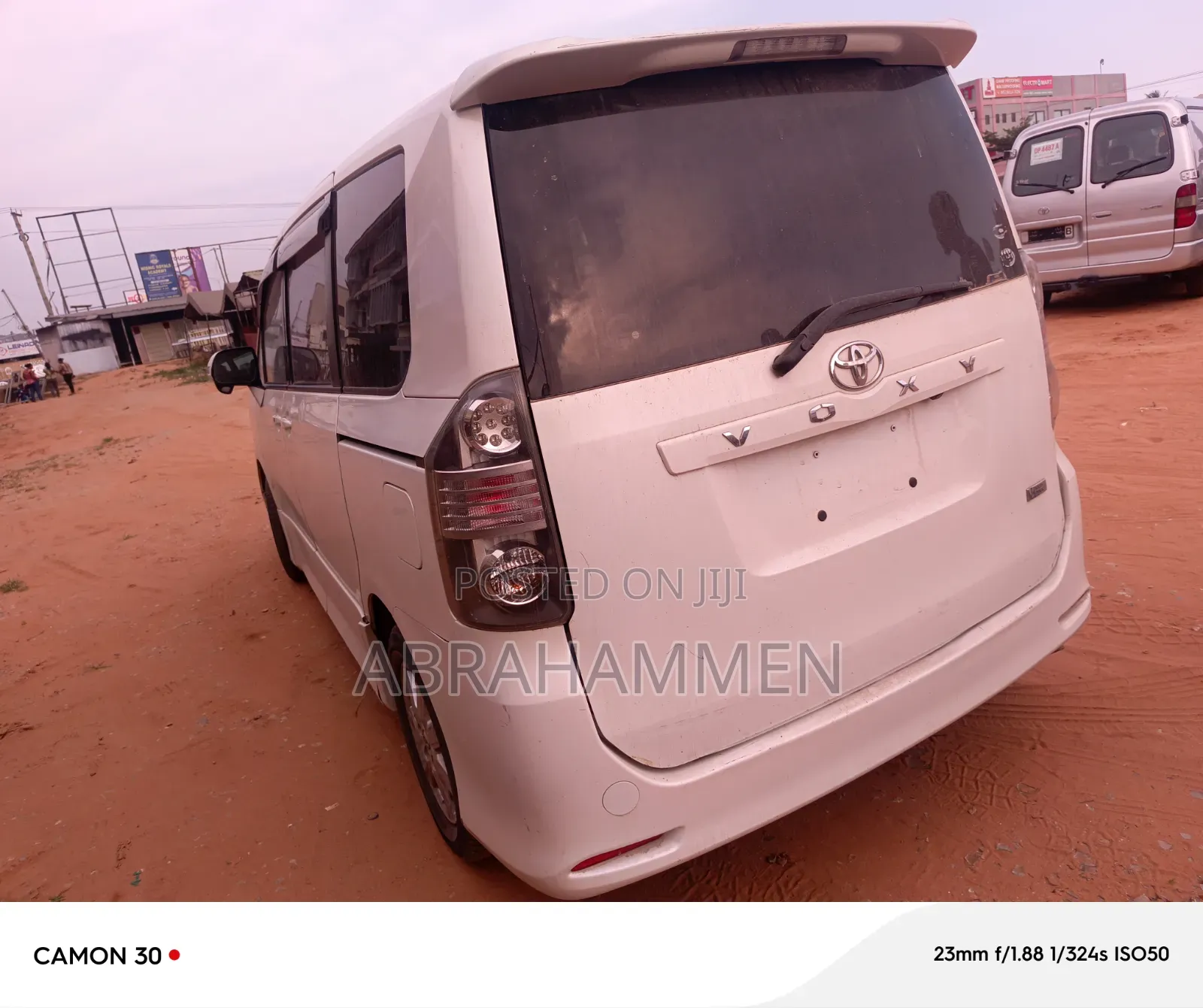 Toyota Voxy X 4WD 8-Seater 2010 White