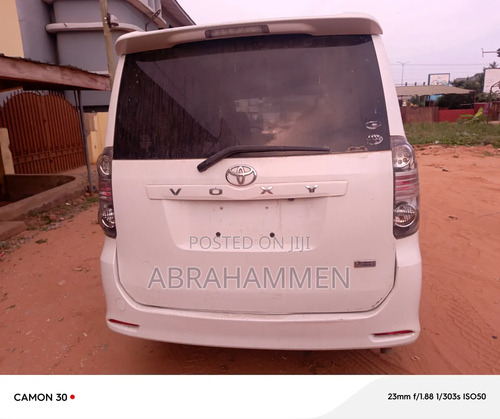 Toyota Voxy X 4WD 8-Seater 2010 White