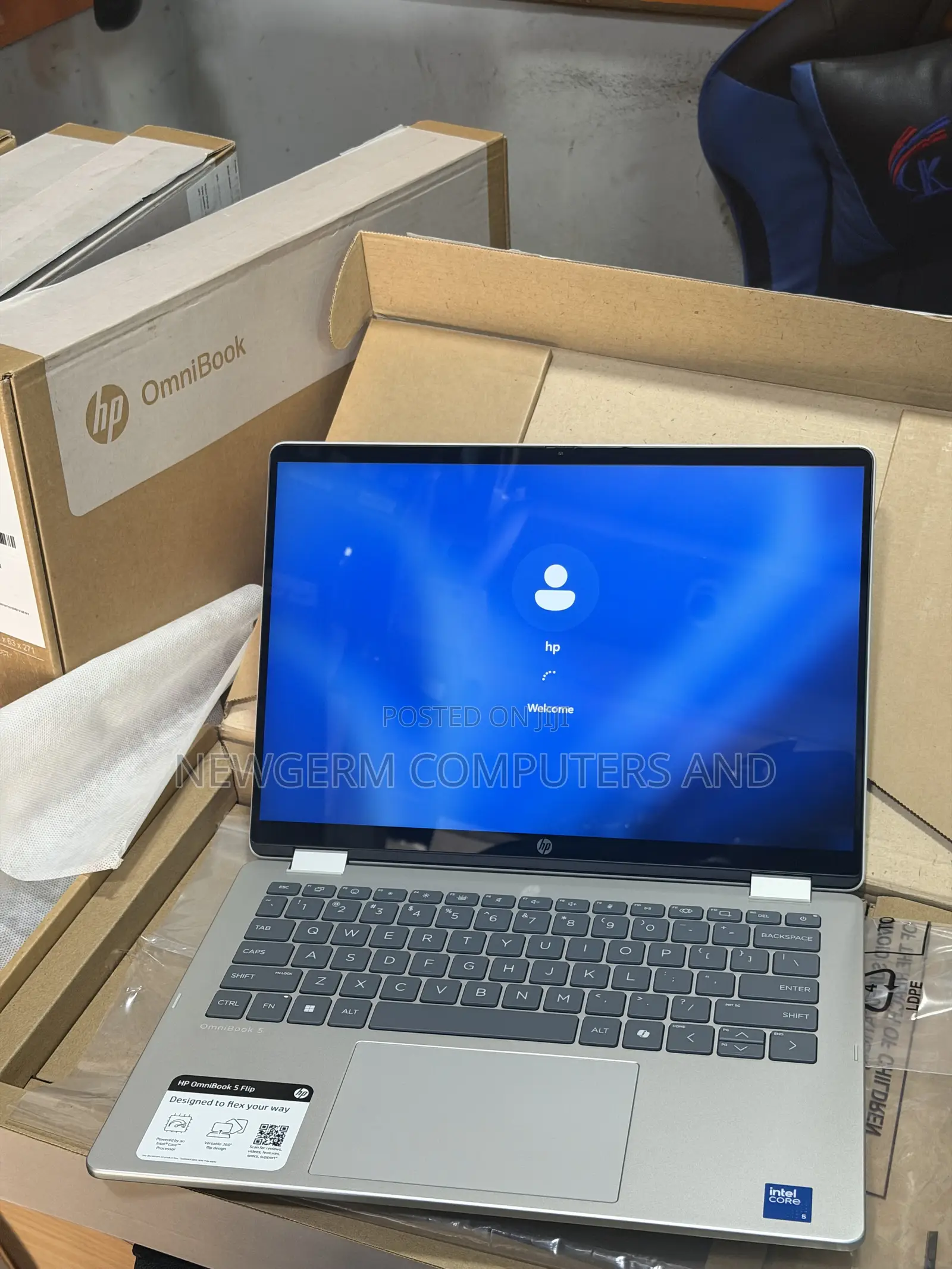 New Laptop HP OmniBook 5 Flip 8GB Intel Core 5 SSD 512GB