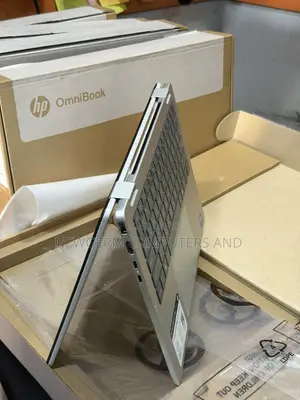 New Laptop HP OmniBook 5 Flip 8GB Intel Core 5 SSD 512GB