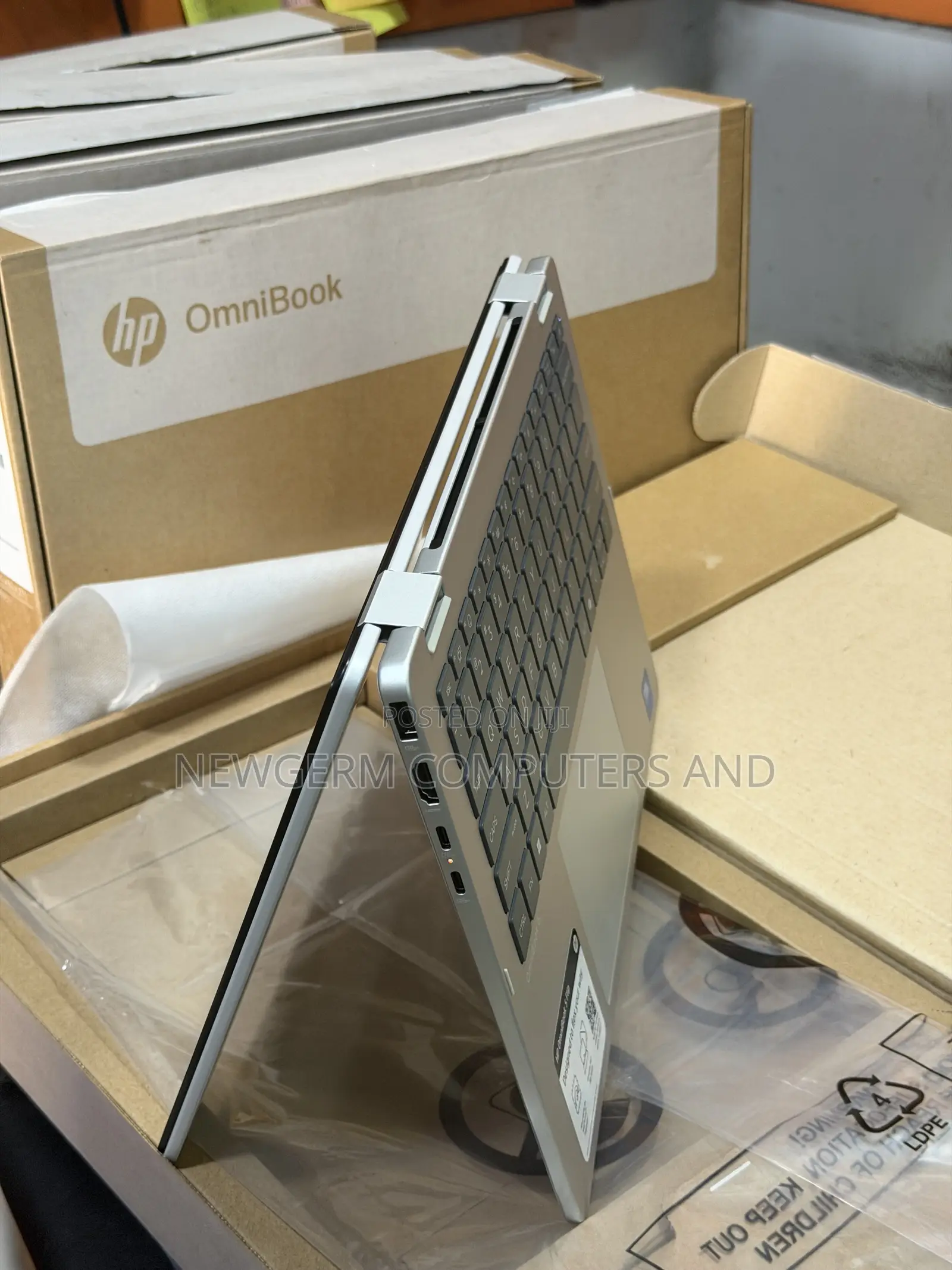 New Laptop HP OmniBook 5 Flip 8GB Intel Core 5 SSD 512GB