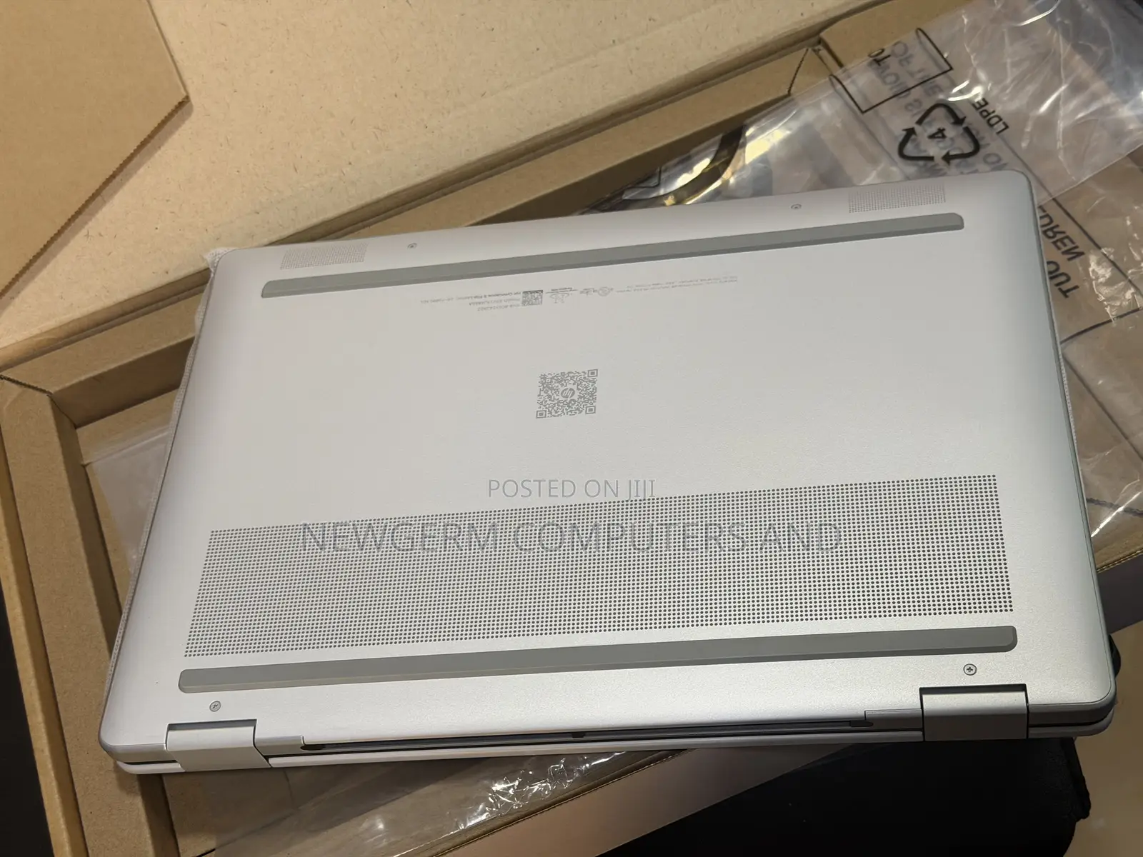 New Laptop HP OmniBook 5 Flip 8GB Intel Core 5 SSD 512GB