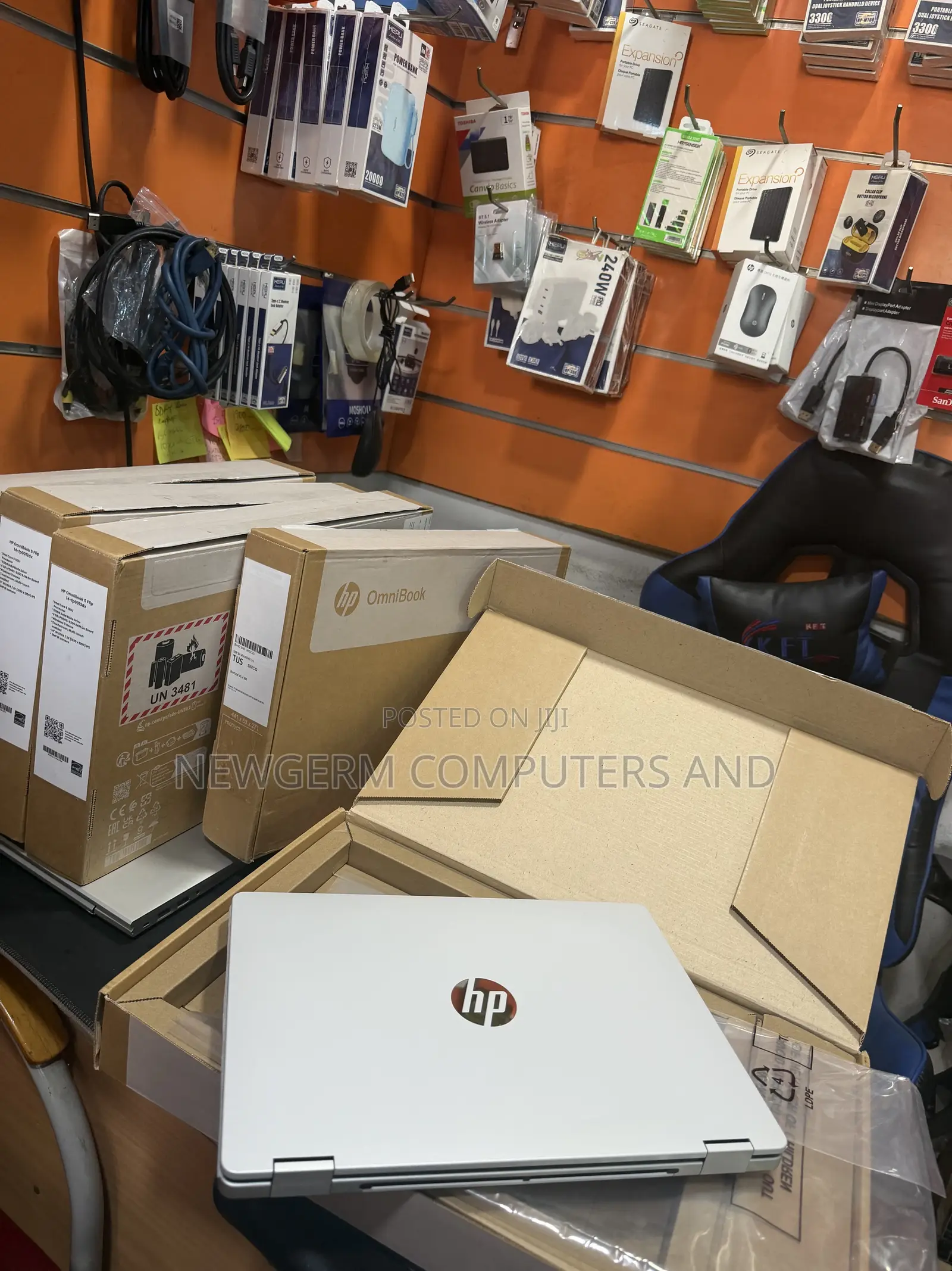 New Laptop HP OmniBook 5 Flip 8GB Intel Core 5 SSD 512GB