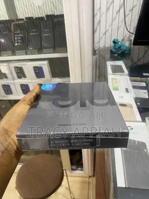 New Samsung Galaxy Z Fold4 256 GB Black