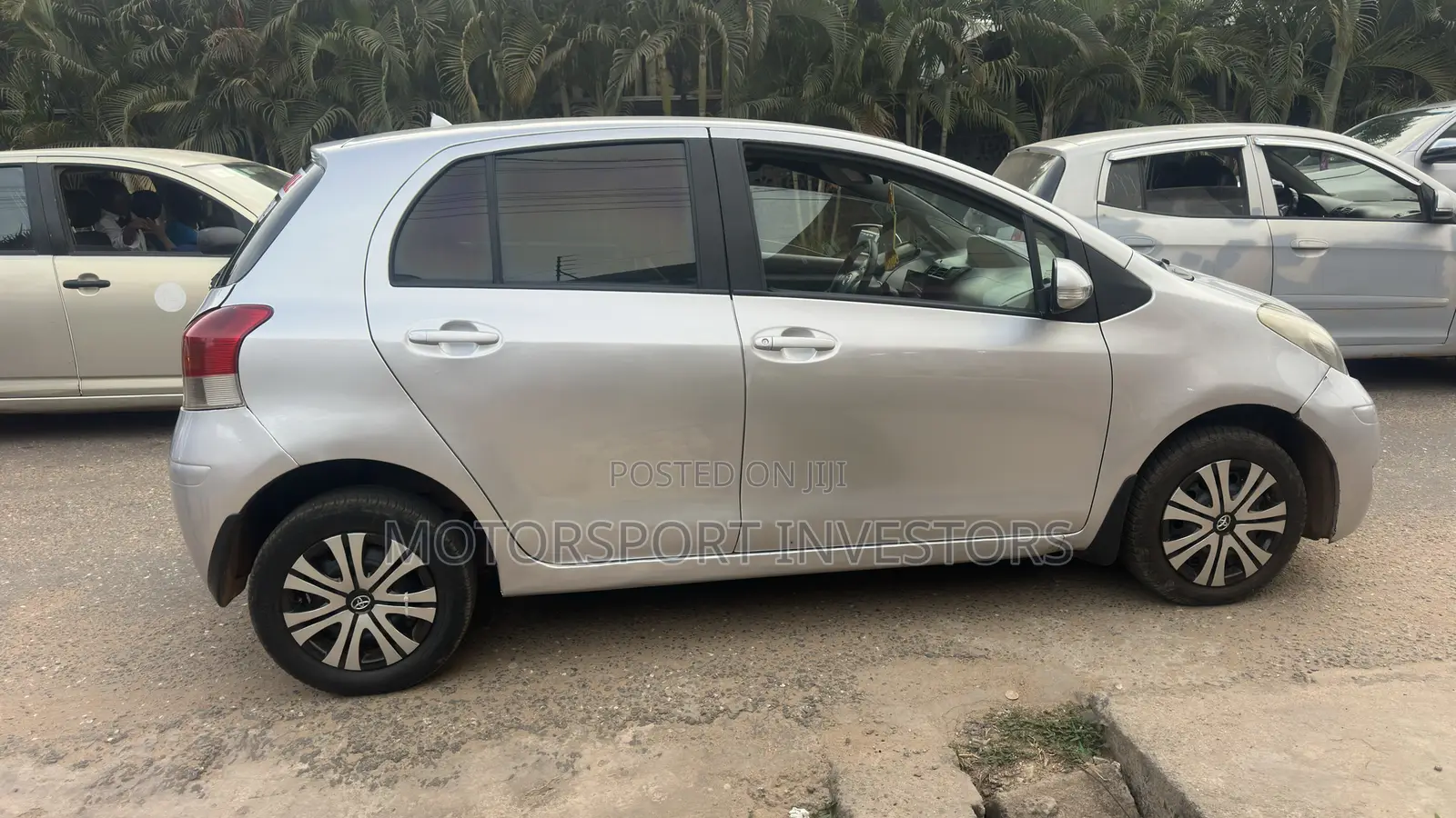 Toyota Vitz 1.0 FWD 3dr 2010 Silver
