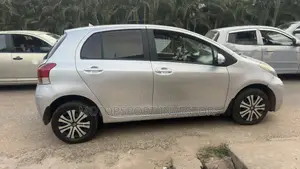 Toyota Vitz 1.0 FWD 3dr 2010 Silver